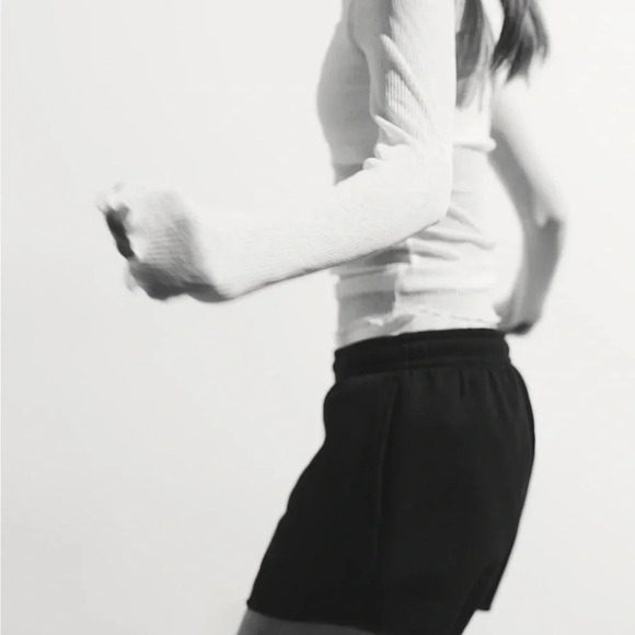 H&M Black sweatshorts, size medium - Picture 3 of 10